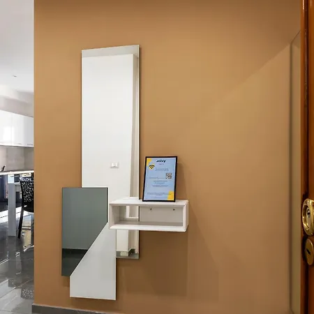 Apartamento Joivy Delightful 3-bed Flat With Balcony Roma