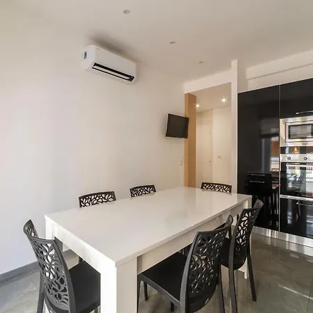 Joivy Delightful 3-bed Flat With Balcony * Roma