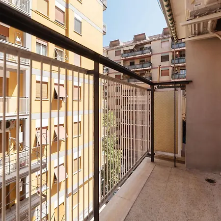 Joivy Delightful 3-bed Flat With Balcony