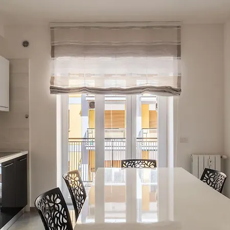 Joivy Delightful 3-bed Flat With Balcony * Roma