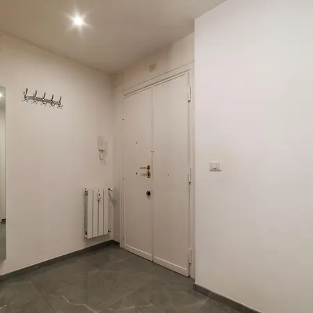 Joivy Delightful 3-bed Flat With Balcony
