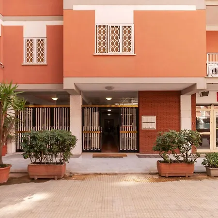 Joivy Delightful 3-bed Flat With Balcony Appartamento