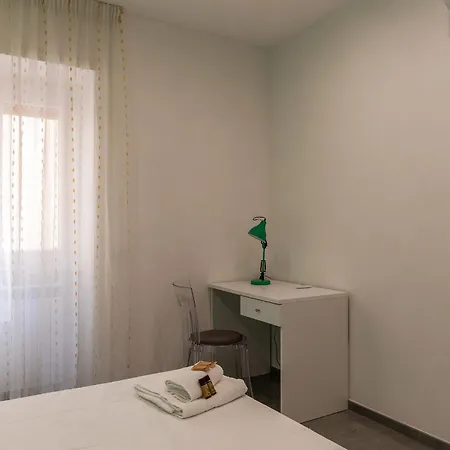 Joivy Delightful 3-bed Flat With Balcony