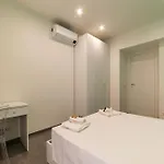 Joivy Delightful 3-bed Flat With Balcony Roma
