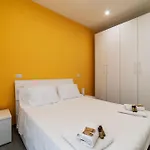 Joivy Delightful 3-bed Flat With Balcony *