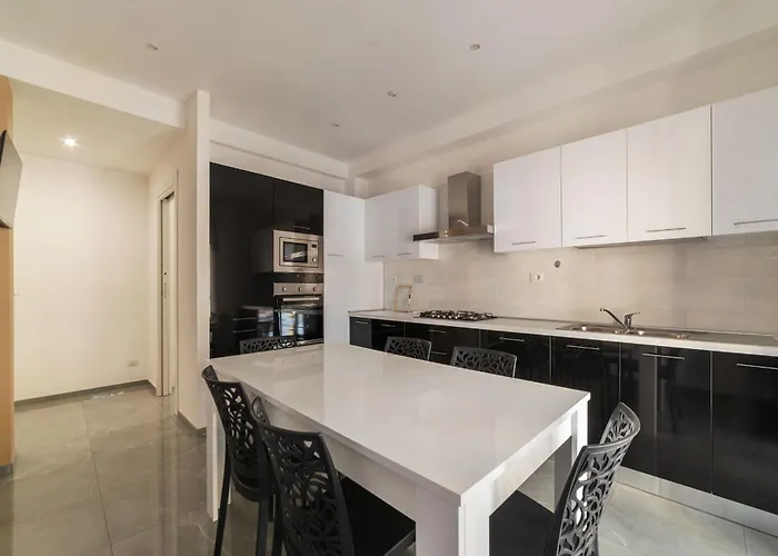 Joivy Delightful 3-bed Flat With Balcony Apartamento